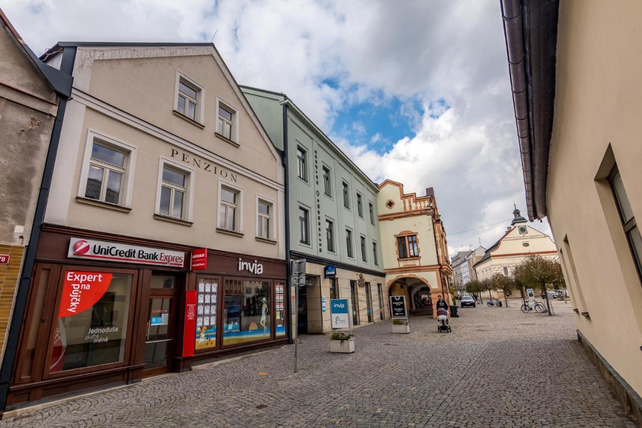 Penzion Na Namesti Двур-Кралове-над-Лабем Экстерьер фото